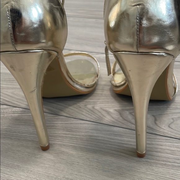 Heels - Picture 2 of 3